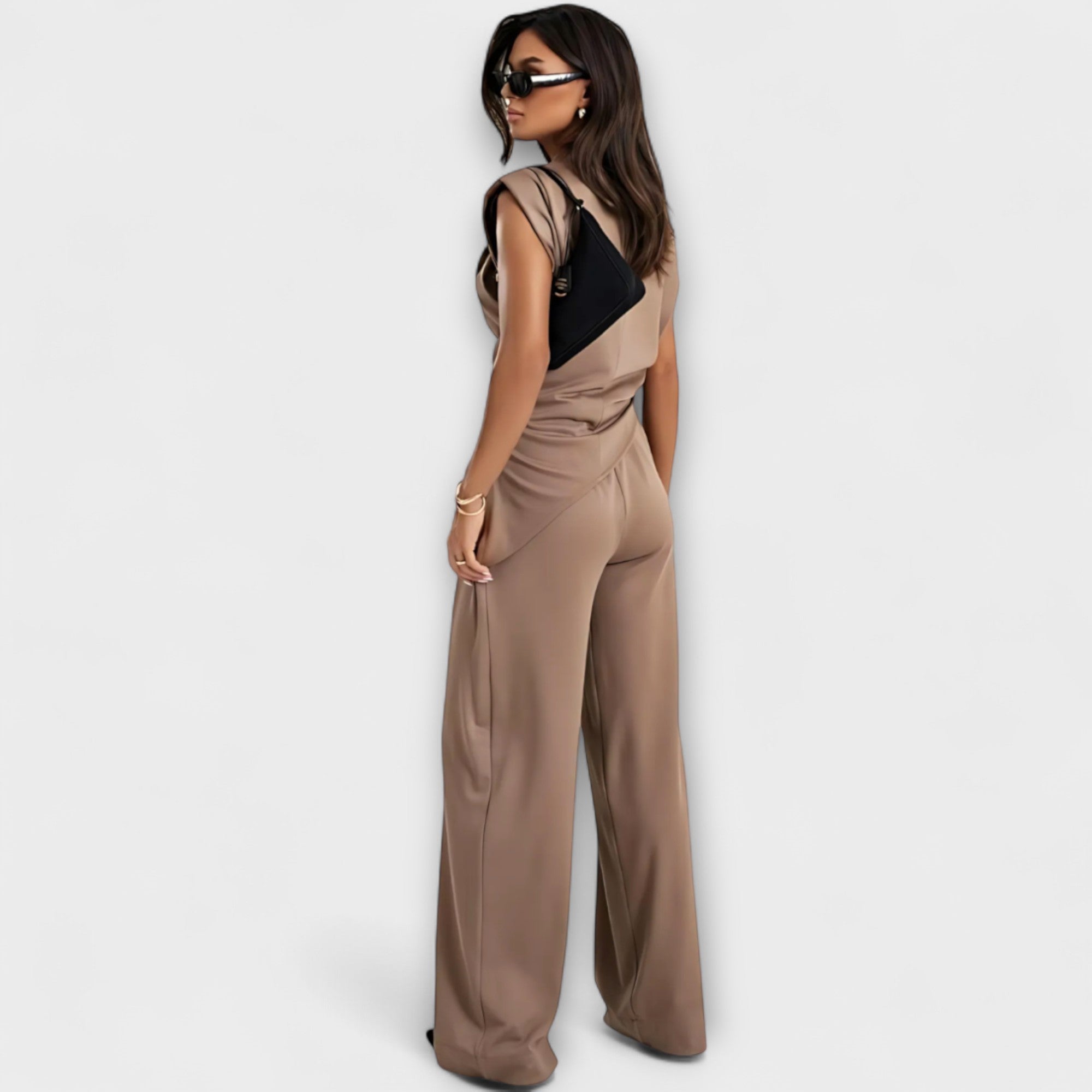Beiges asymmetrisches 2-Teile-Set: ärmelloses Top mit drapierten Schultern, weite Hose