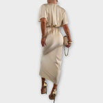 Beiges Satin-Maxikleid mit Bindung in der Taille, Kurzarm, schmaler Rock