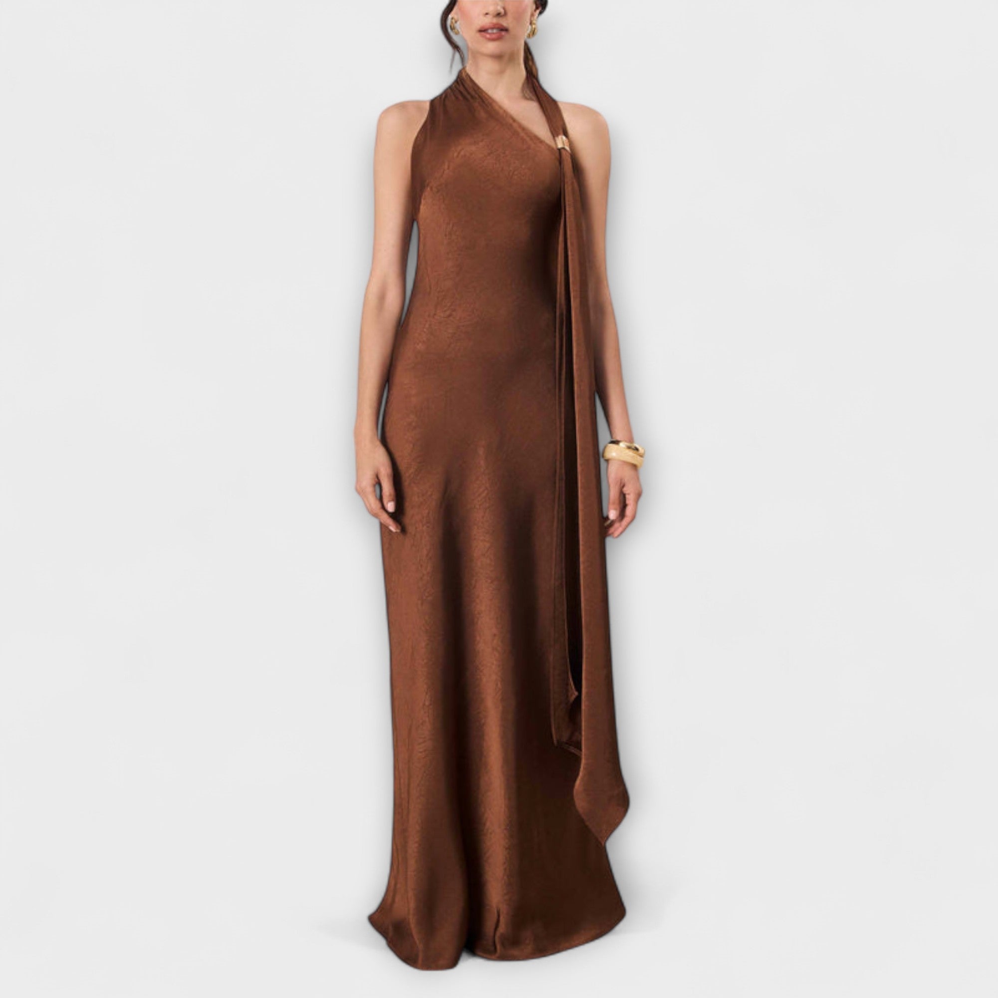 Braunes Satin-Maxikleid mit Halfterkragen, ärmellos und langem Rock