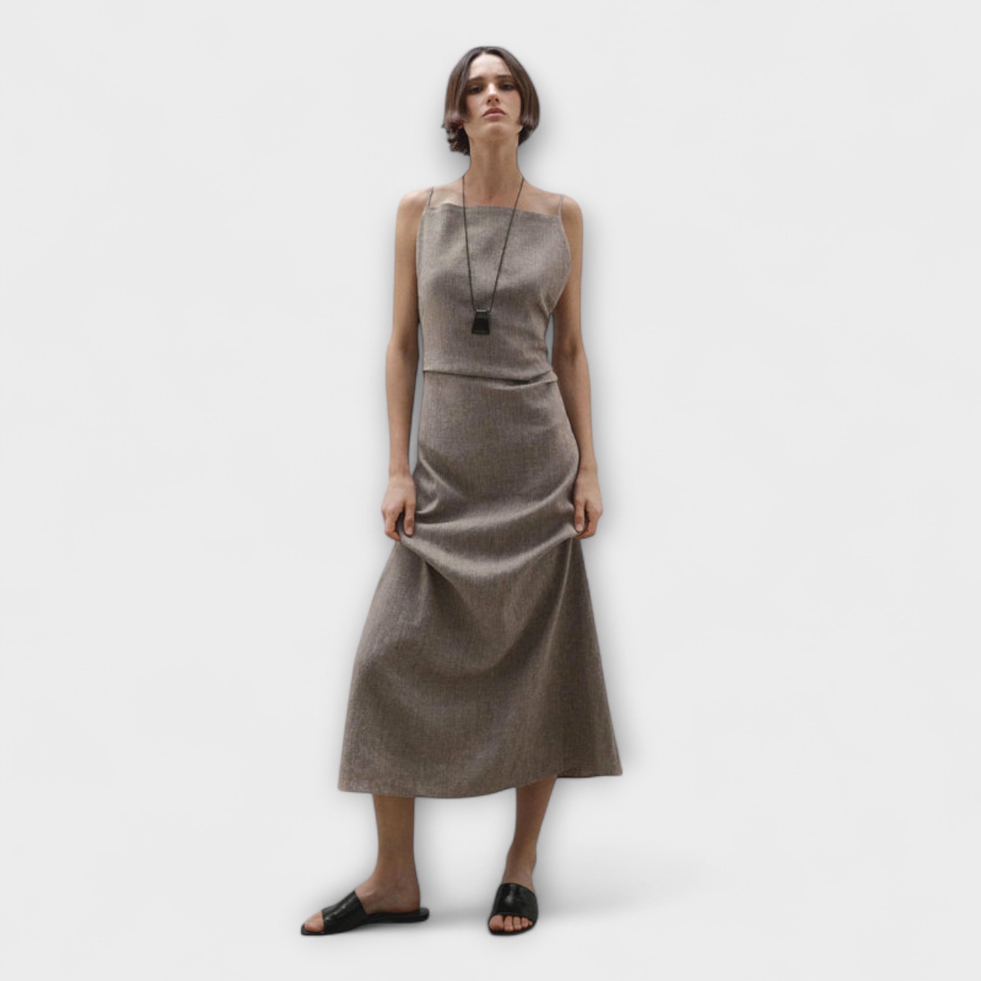 Maxikleid aus Leinenmischung, ärmellos mit Trägern, graubraun, drapierter Rock