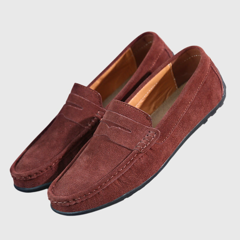Orthopädischer Slipper aus Velours, kastanienbraun, Vorder- und Seitenansicht, mit Schlupfform