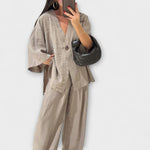 Beige V-Ausschnitt-Top mit weiter Hose im Set, locker fallend