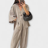 Beige V-Ausschnitt-Top mit weiter Hose im Set, locker fallend