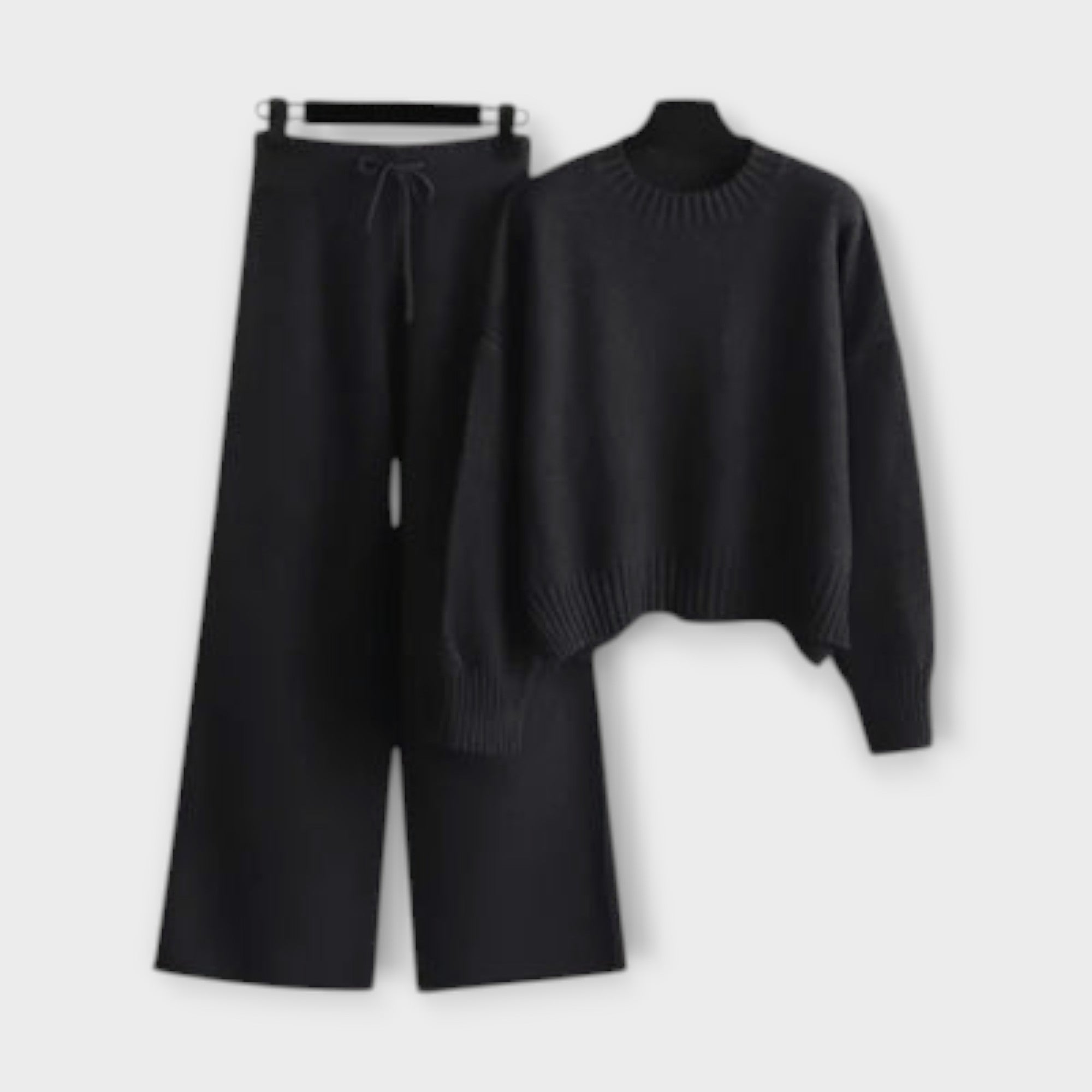 Zweiteiliges Strickset: schwarzer Pullover mit Rundhalsausschnitt und weiter Hose mit Kordelzug