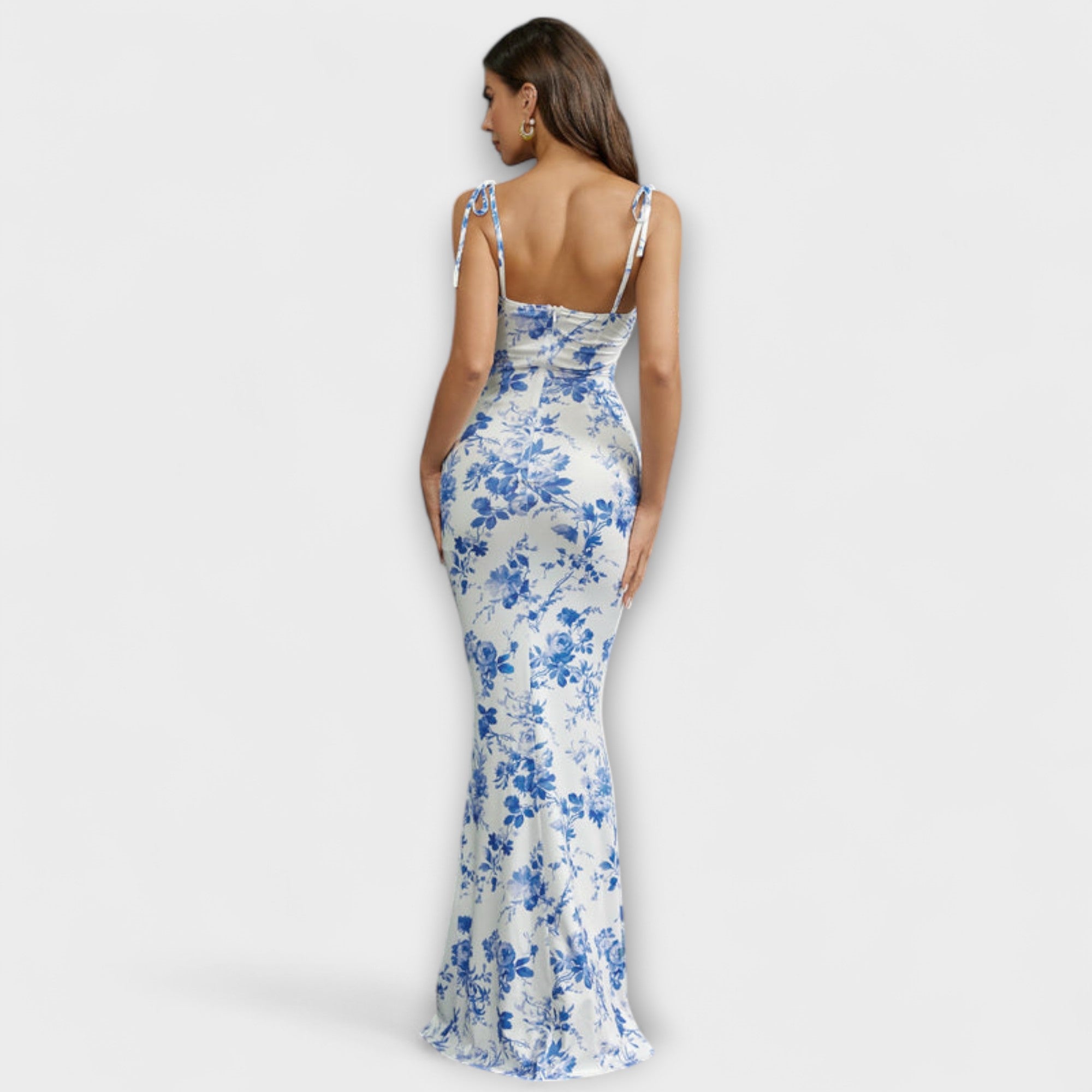 Langes Abendkleid mit gebundenen Trägern, weiß-blauer Blumenprint, Rückenansicht