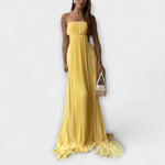 Gelbes Maxikleid im Plissee mit Cut-out-Oberteil und gerafftem Einsatz