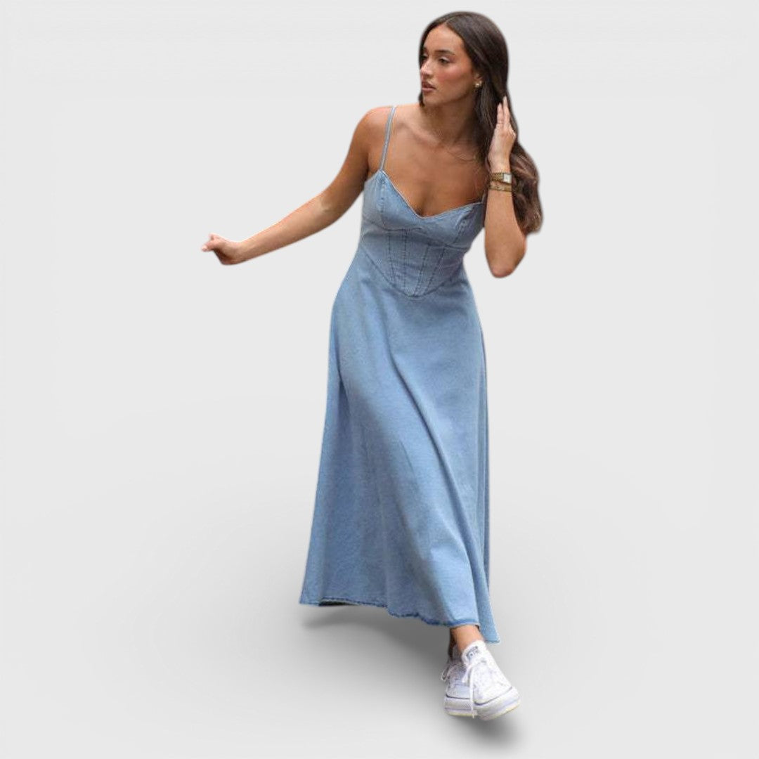 Jeansblaues Kleid mit schmalen Trägern, ausgestellter Rock, knielang