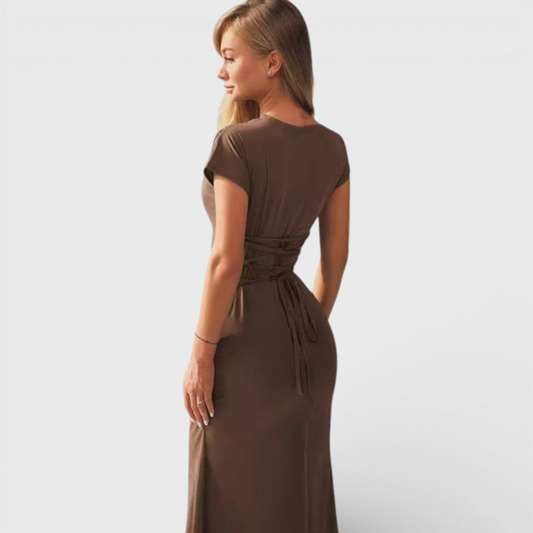 Maxikleid braun, kurzärmlig, drapiertes Rückenteil mit Schleife an der Taille, bodenlang