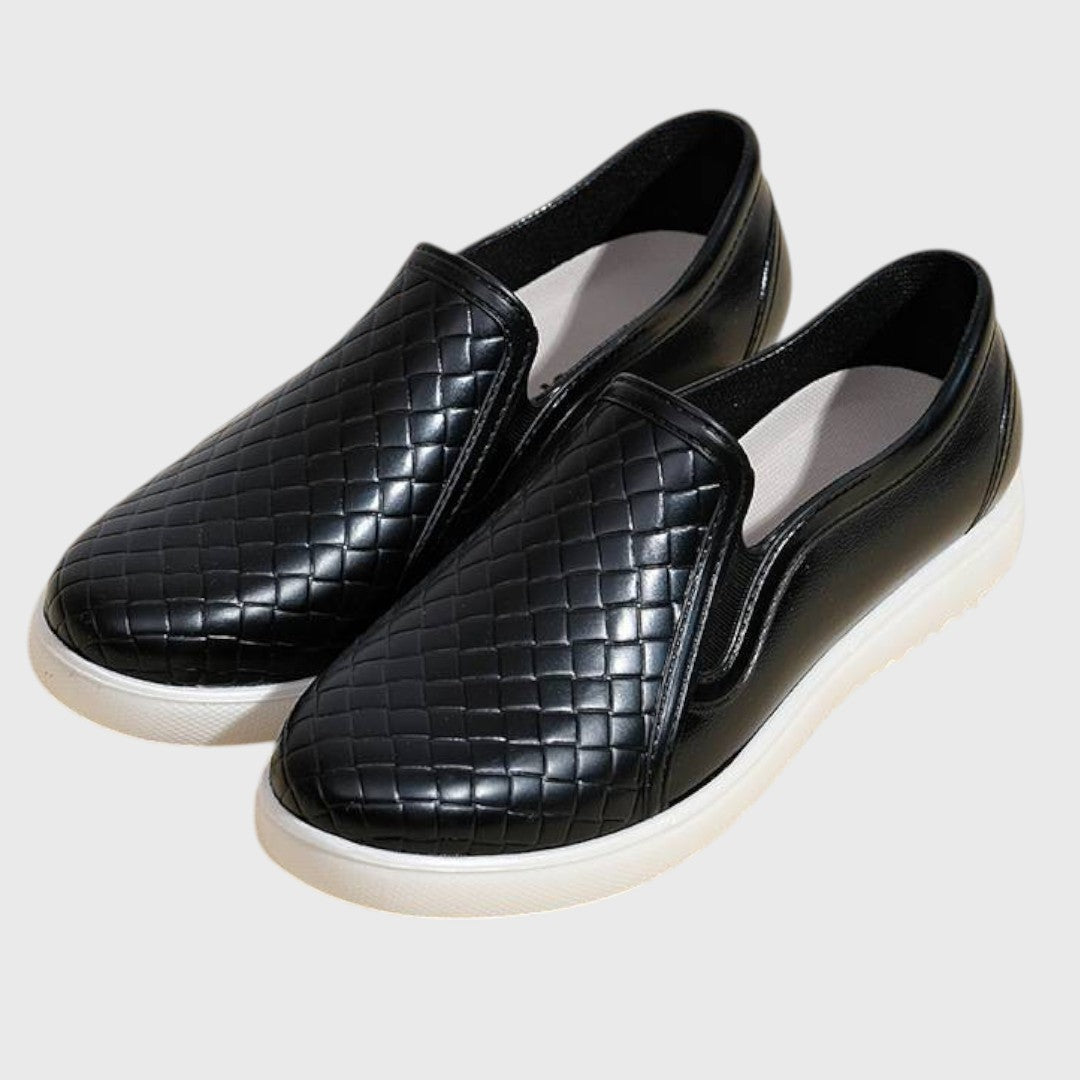 Komfort-Sneaker, schwarzes Slip-On mit Kroko-Prägung und weißer Sohle