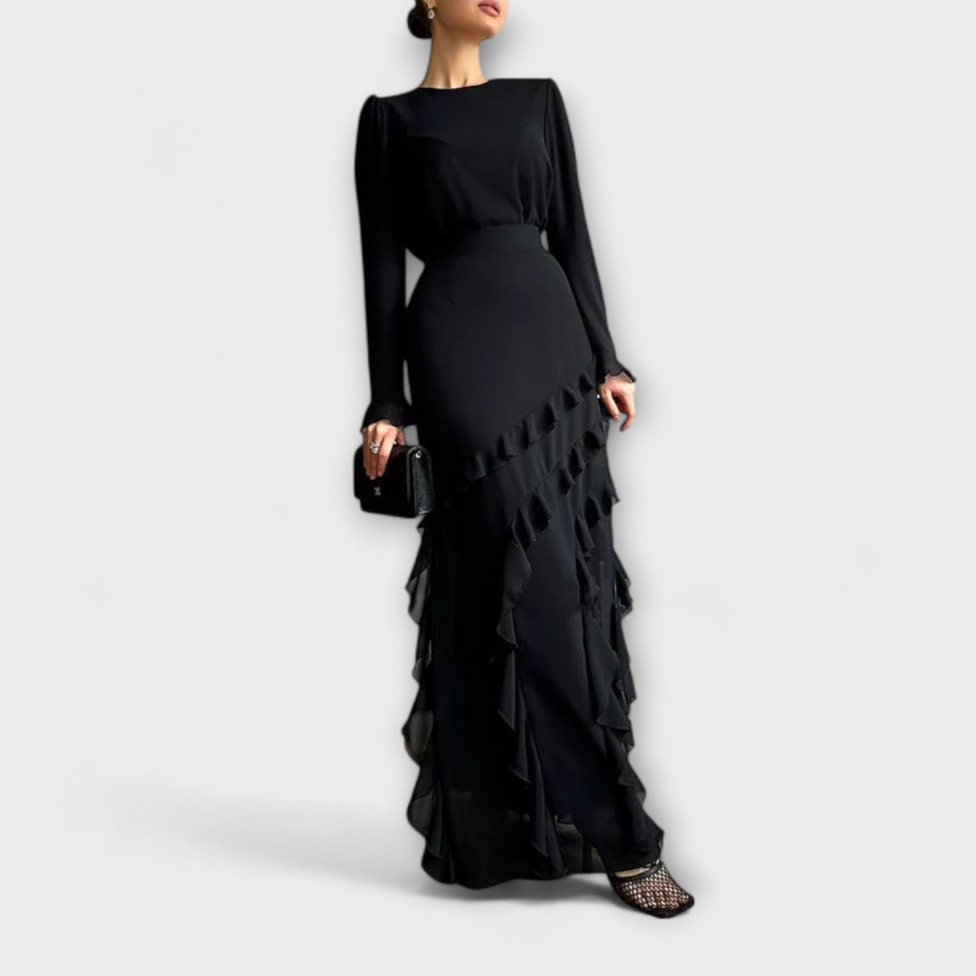 Schwarzes Slim-Fit Langkleid mit dreidimensionalen Rüschen und langen Ärmeln