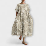 Kleid mit Blumenmuster, beiger Stoff mit applizierten weißen Blüten, locker fallend