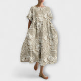 Kleid mit Blumenmuster, beiger Stoff mit applizierten weißen Blüten, locker fallend