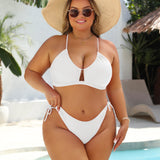 Weißes verstellbares Bikini-Set mit Ausschnitt am Oberteil und seitlichen Bindebändern