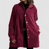 Cordjacke mit Kapuze, bordeauxrot, Knopfleiste und aufgesetzten Taschen