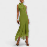 Asymmetrisches Maxikleid Grasgrün mit Knoten am Ausschnitt und mehrlagigem Saum
