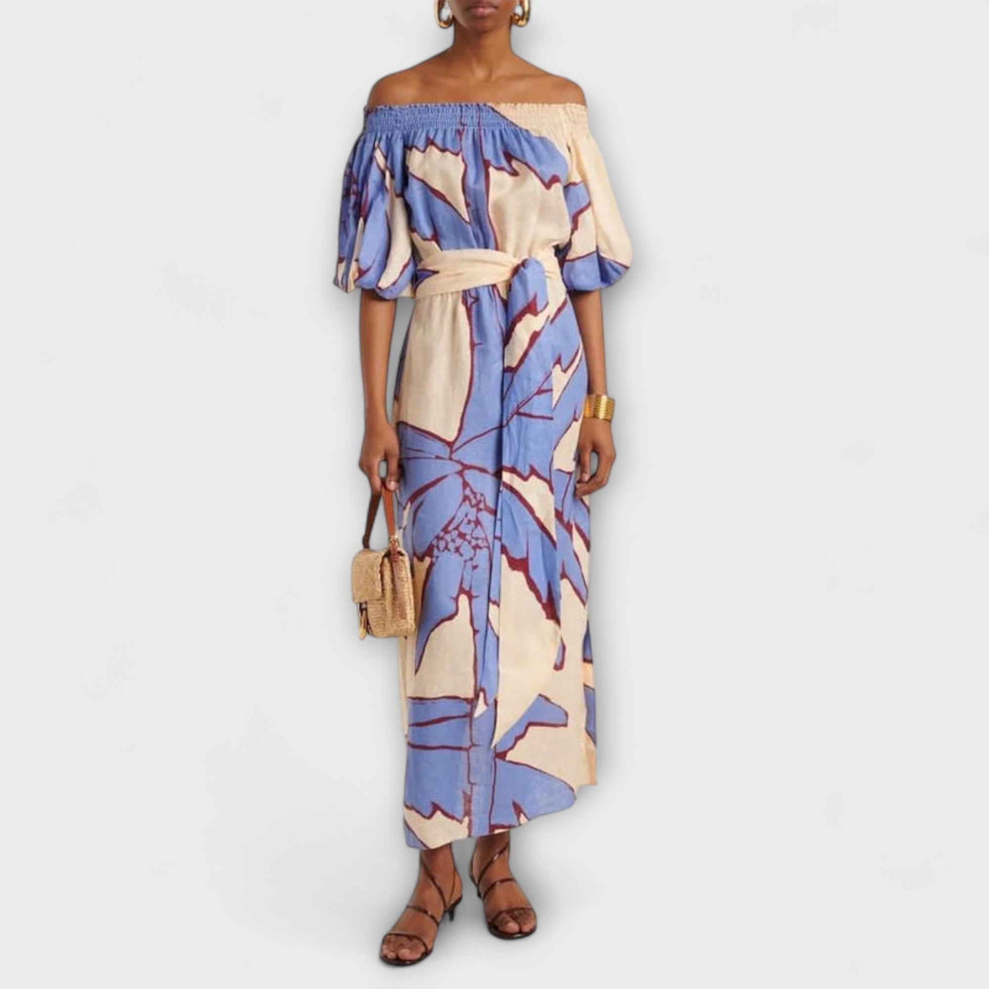 Maxikleid mit Carmen-Ausschnitt, Bindegürtel und abstraktem Beige-Blau-Rot-Print