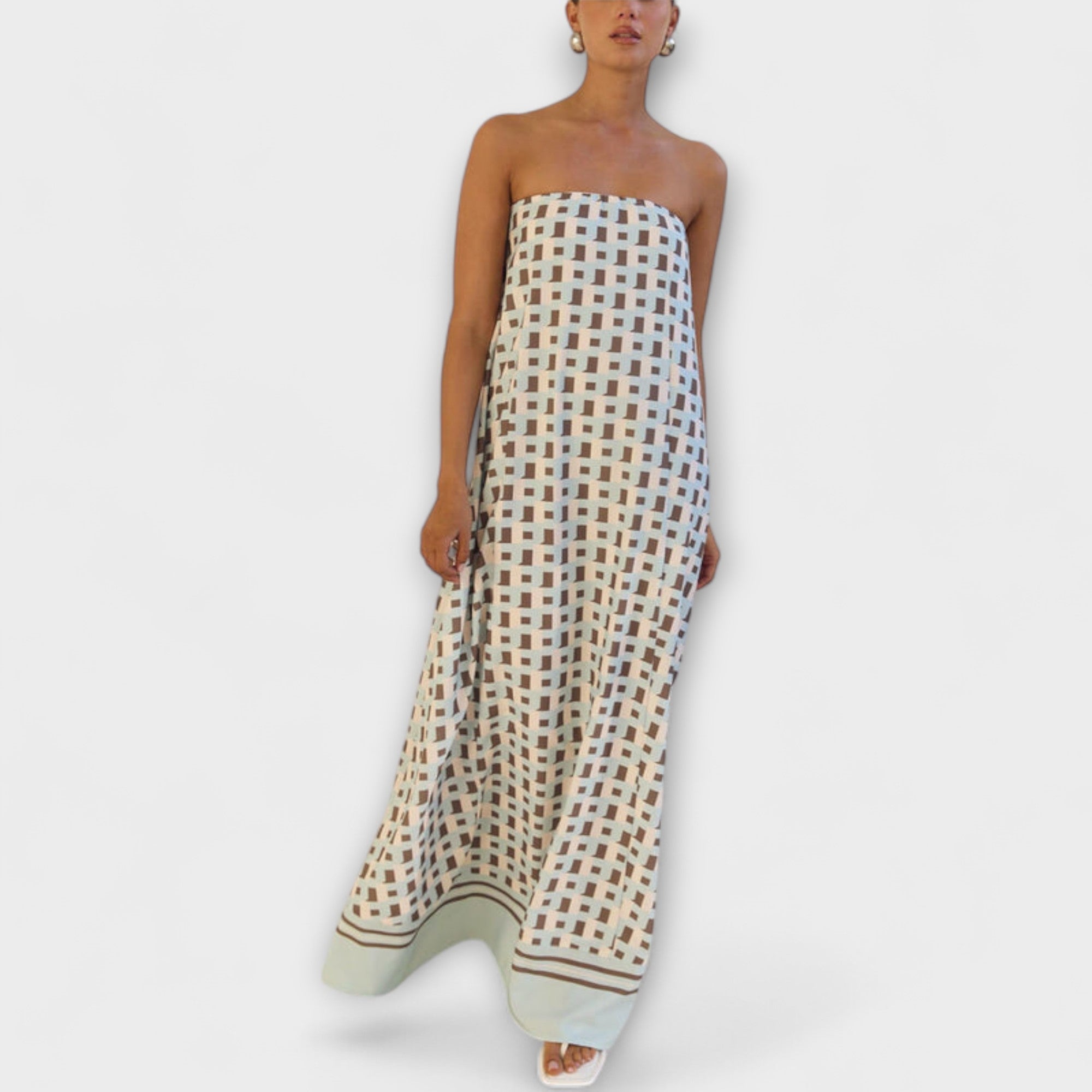Off-Shoulder Maxi-Kleid mit geometrischem Muster in Beige und Blau, Saum mit Bordüre