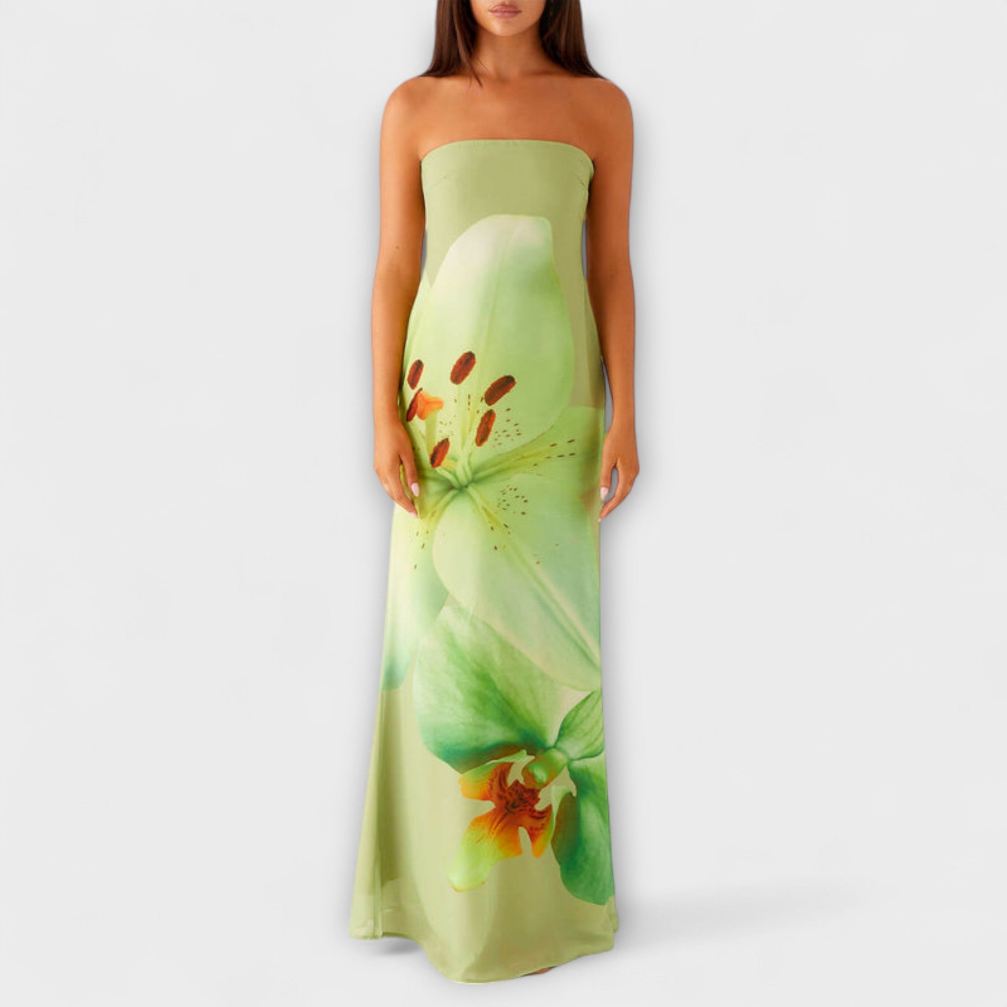Zephyra Off-Shoulder Maxikleid in hellem Grün mit großem Blumenmotiv mittig