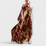 Boho-Maxikleid mit Halterneck, langes Ikatmuster, weite Drapierärmel, fließender Saum