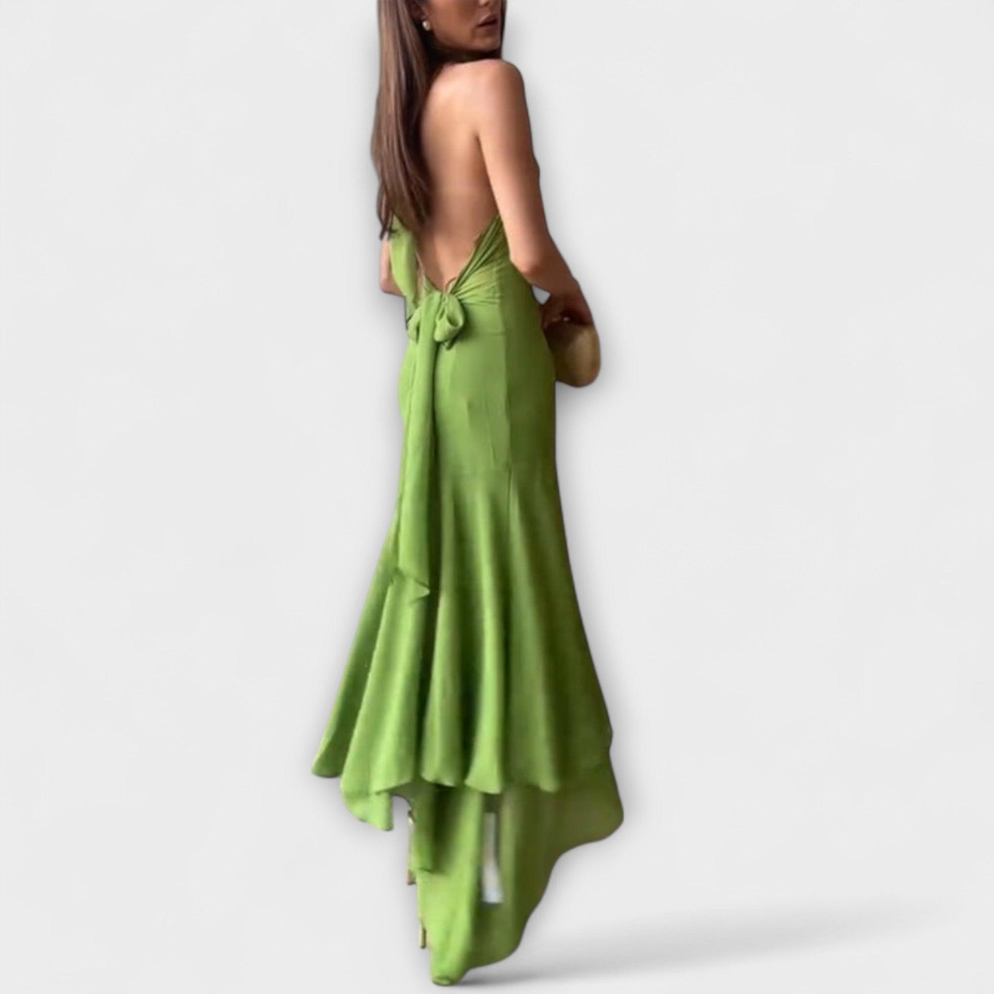 Asymmetrisches Maxikleid Grasgrün mit Rückenausschnitt und mehrlagigem Saum