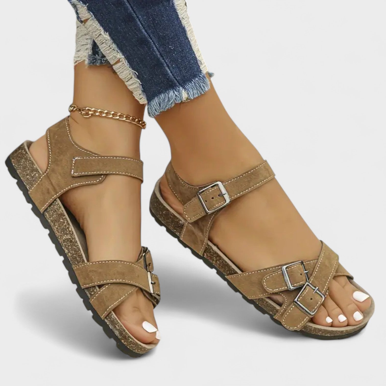 Braune Ledersandalen mit mehreren Riemen und Schnallen, offene Zehen