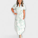 Maxi-Kleid mit kurzen Ärmeln, V-Ausschnitt und Volants, hellgrüner Musterprint auf Creme