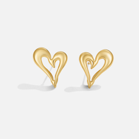 Manon – Herzförmige Ohrringe aus Gold.