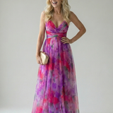 Maxi-Wickelkleid mit pink-violetter Wasserfarben-Optik, V-Ausschnitt und leichtem Rock