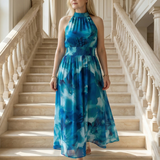Midi-Kleid mit Neckholder und Raffung, blaues Batikmuster, geraffter Taillenbund
