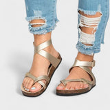 Beige Ledersandalen mit Überkreuzriemen und Schnallen, offene Zehen