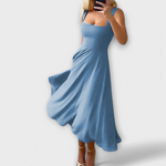 Ärmelloses Kleid, blau, tailliert, ausgestellter Rock, Midi
