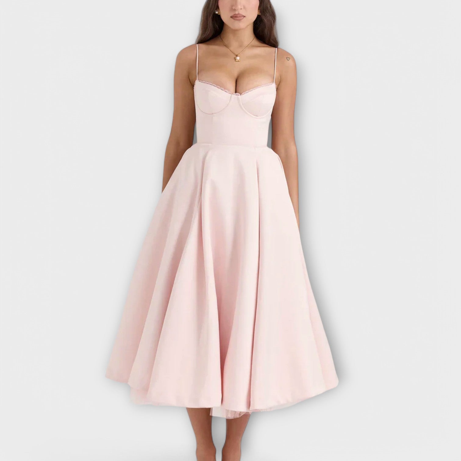 Hellrosa Sommerkleid mit Korsett-Top, Spaghettiträgern und weitem, fließendem Rock