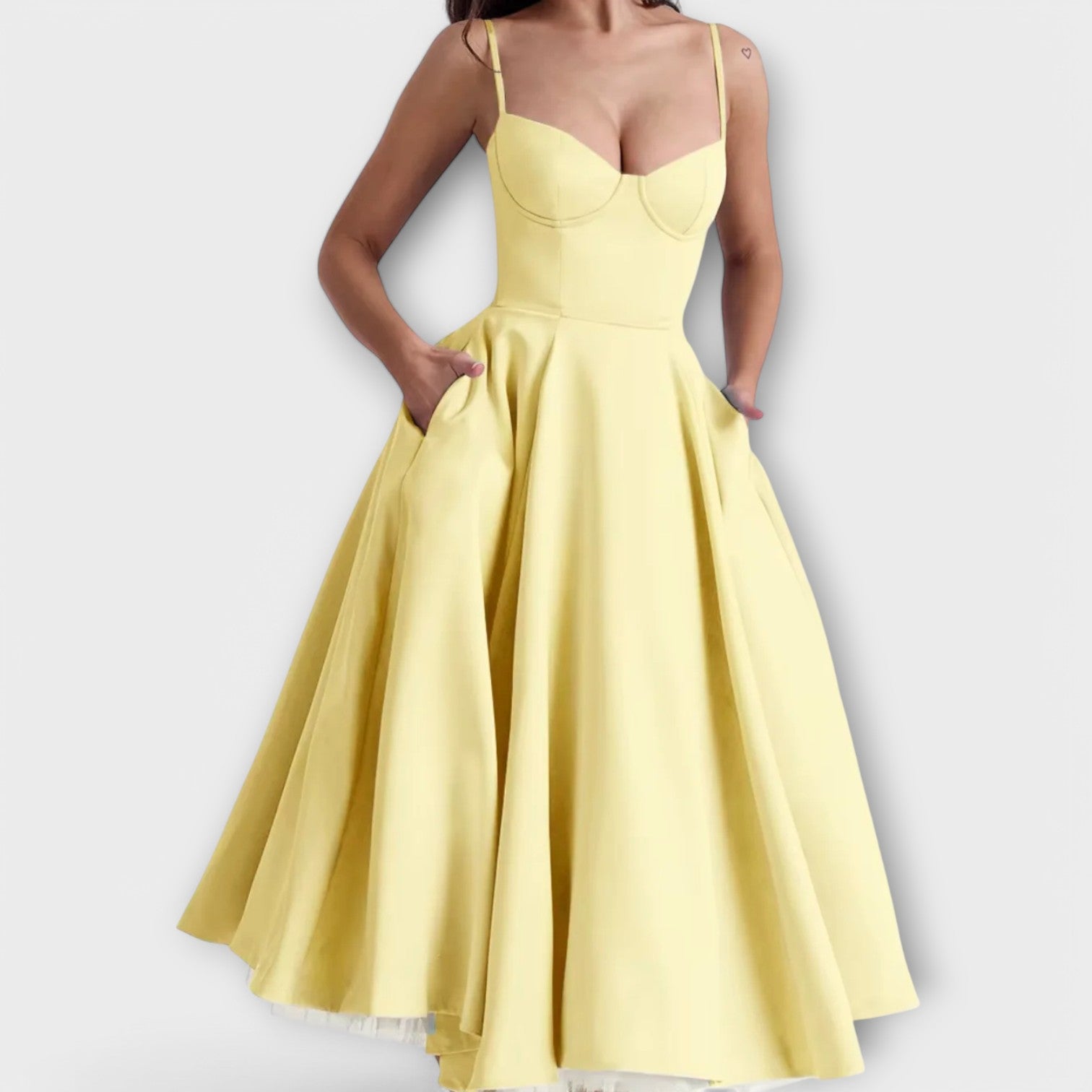 Leichtes Sommerkleid mit Korsett-Detail, gelb, Träger und weit schwingender Rock