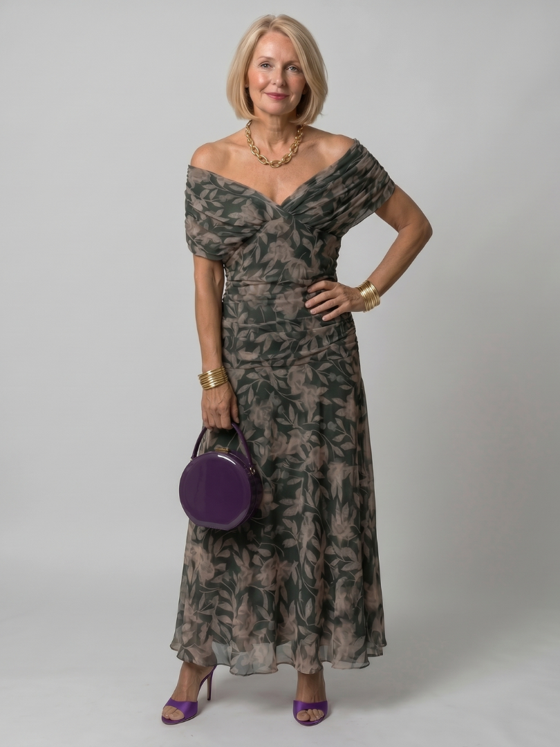 Dunkelgrünes Off-Shoulder-Midi-Kleid von Calen mit Blattmuster, gerafftem Oberteil