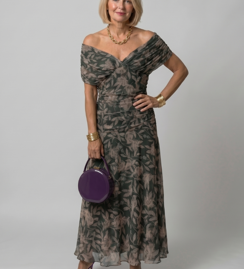 Dunkelgrünes Off-Shoulder-Midi-Kleid von Calen mit Blattmuster, gerafftem Oberteil
