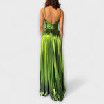 Grünes Maxikleid mit Metallic-Stoff, schmaler Rückenausschnitt, langer fließender Rock