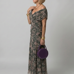 Dunkelgrünes Off-Shoulder-Midi-Kleid von Calen mit Blattmuster und fließendem Rock