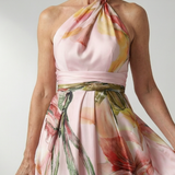 Maxikleid mit Blumenprint, Neckholder-Knoten am Hals und Taillenband, hellrosa