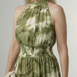 Grünes Halter-Midi-Kleid mit gerafftem Kragen und smockartigem Taillenbund, bedruckt