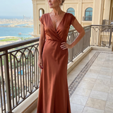 Glänzendes Maxikleid mit Wickeloberteil und kurzen Ärmeln, Roségold, seitliche Ansicht