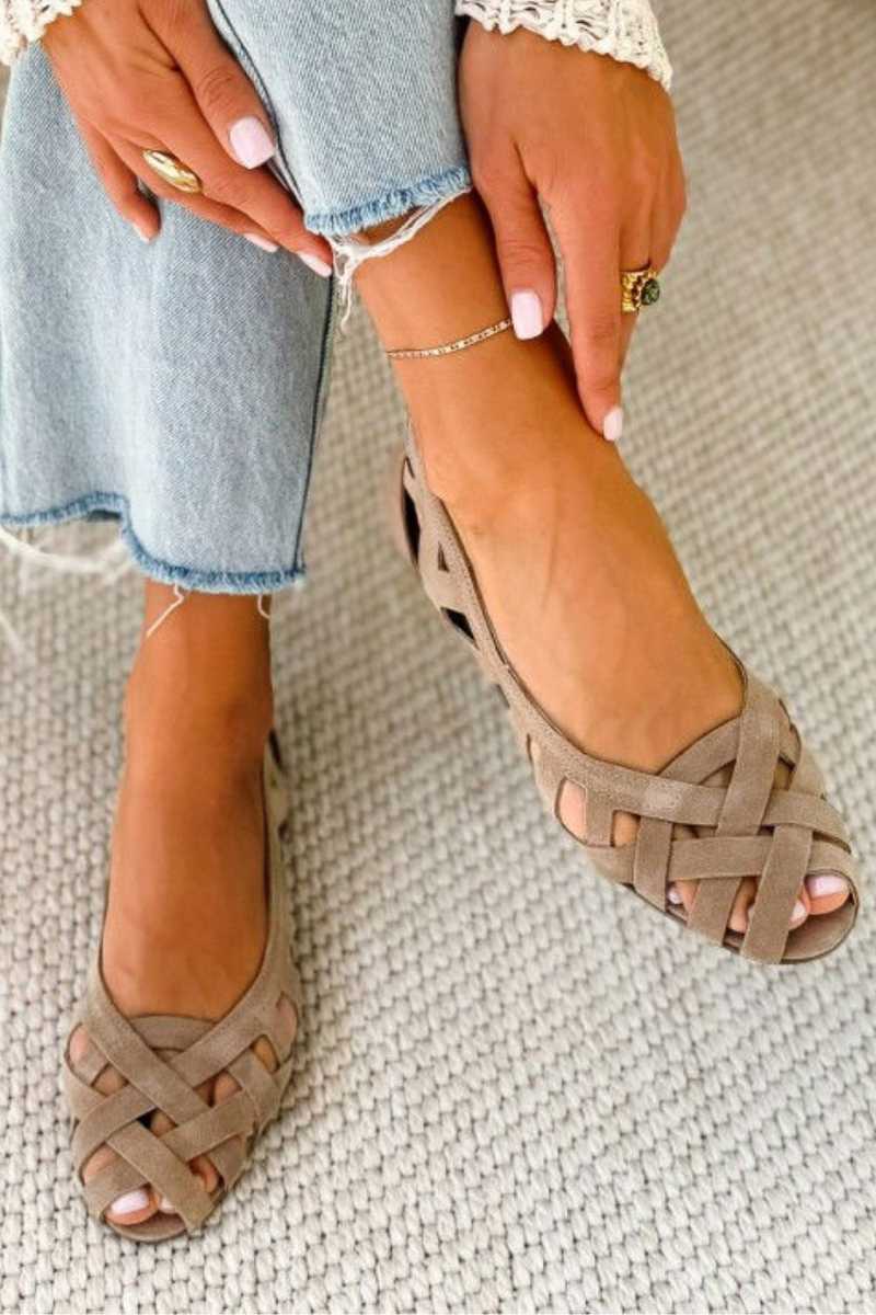 Emma geflochtene Sandalen Taupe mit offenen Zehen und breitem Riemchengeflecht