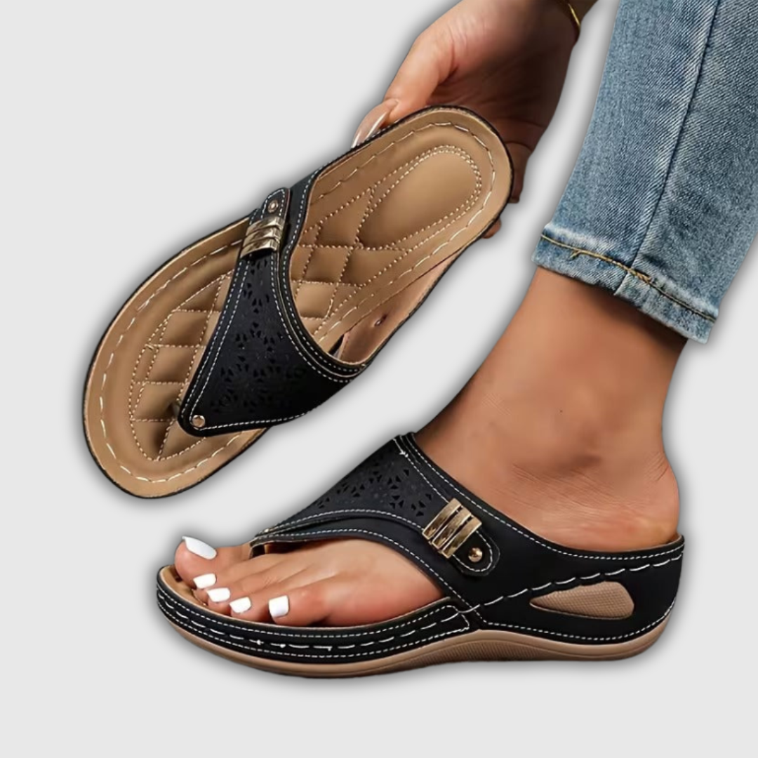 Schwarze unterstützende Zehentrenner-Sandalen mit Absatz, Lochmuster und Klettverschluss