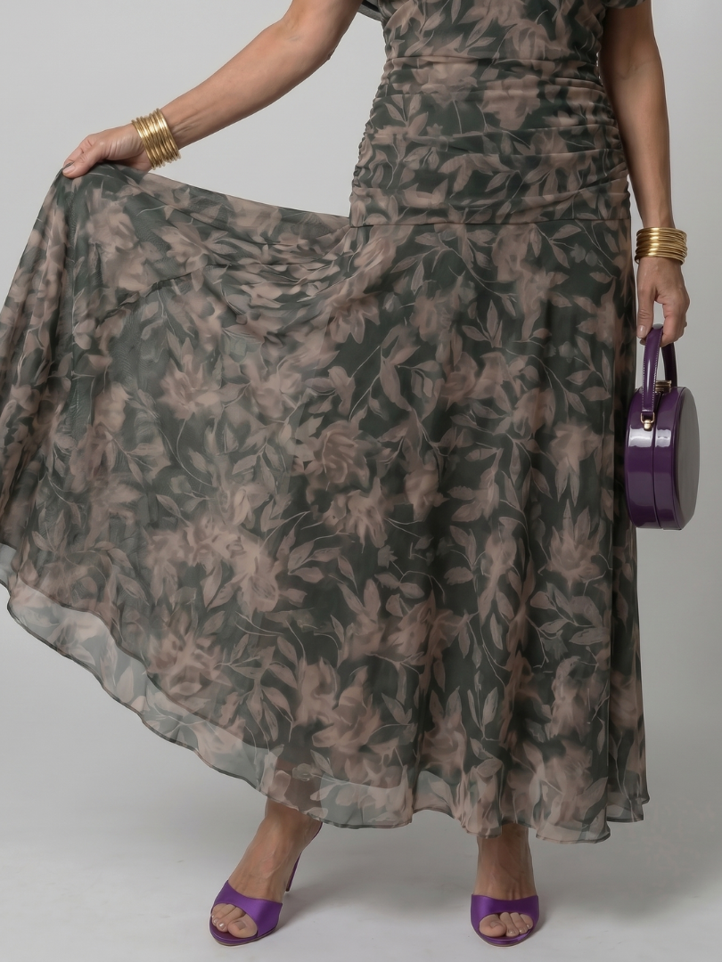 Dunkelgrünes Off-Shoulder-Midi-Kleid von Calen: Chiffonrock mit Blattmuster, Falten