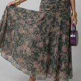 Dunkelgrünes Off-Shoulder-Midi-Kleid von Calen: Chiffonrock mit Blattmuster, Falten