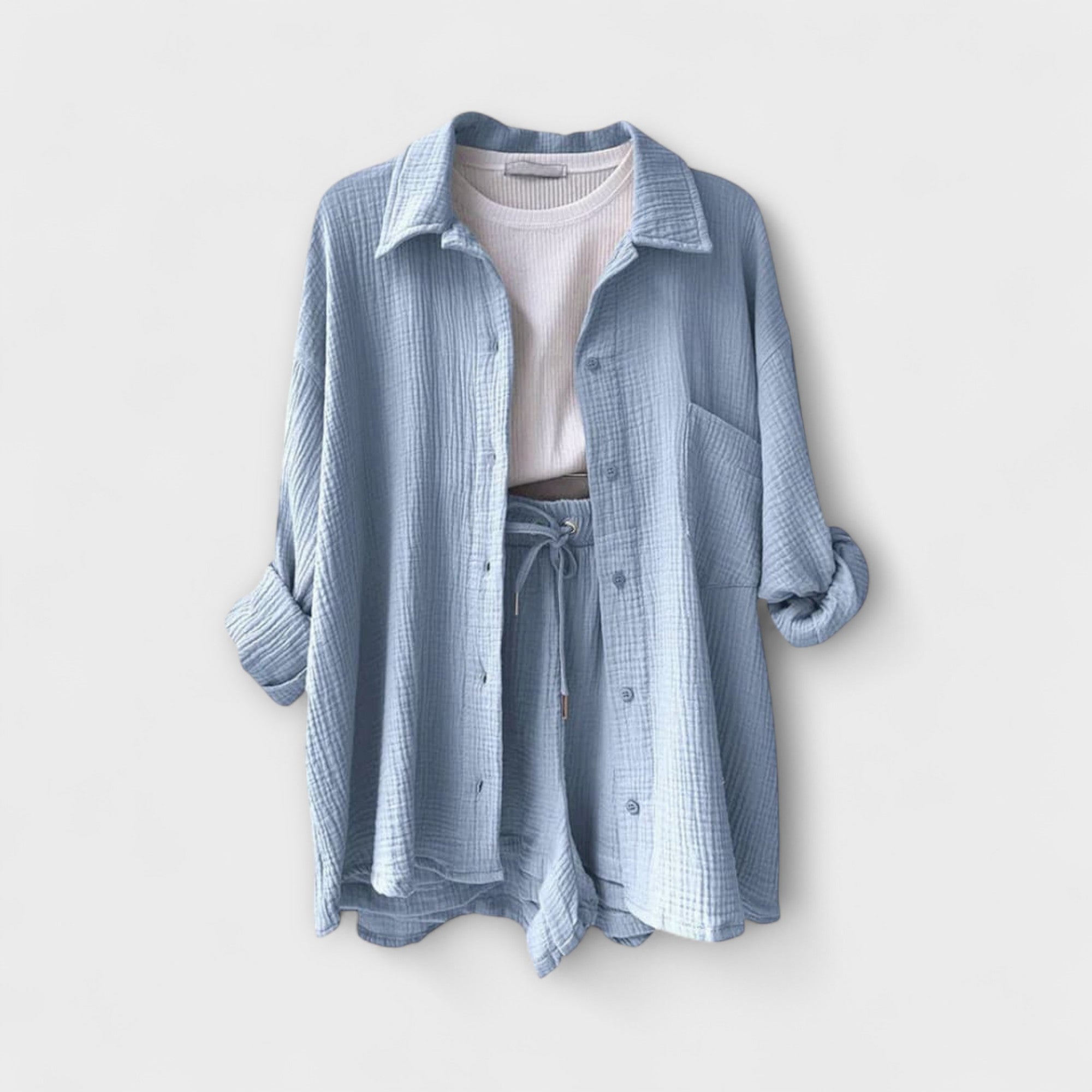 Zweiteiliges Set in Hellblau: Overshirt und Shorts, Kordelzugbund, geräumige Knopfleiste