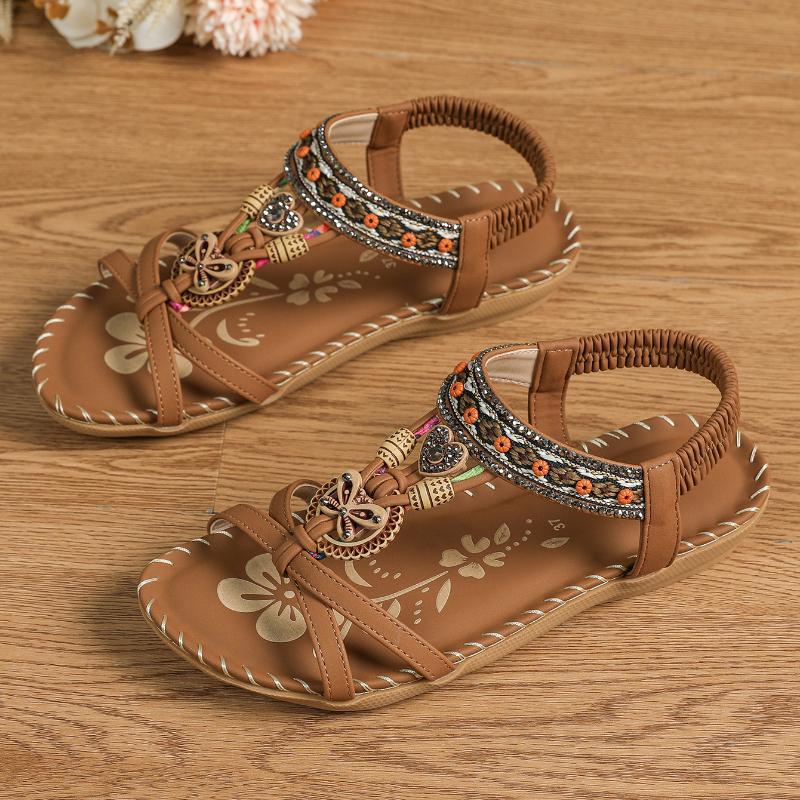 Braune Boho-Sandalen mit Zehensteg, filigranen Stickereien und geflochtenem Fersenband