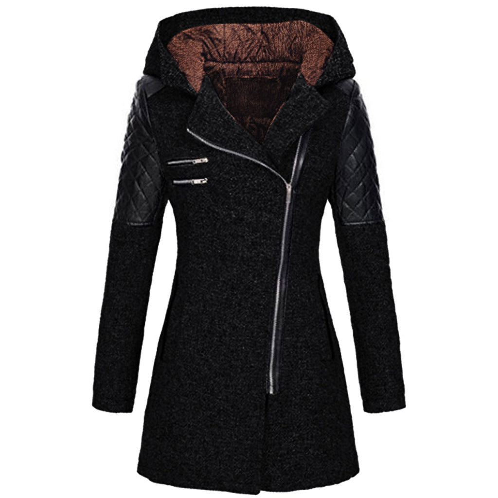 Winterjacke in Schwarz mit Samtkapuze, Reißverschluss und gesteppten Ärmeln