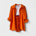 Zweiteiliges Set in Orange: Overshirt und Shorts, Kordelzugbund, offene Front mit Knöpfen