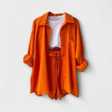 Zweiteiliges Set in Orange: Overshirt und Shorts, Kordelzugbund, offene Front mit Knöpfen