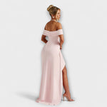 Rosa Maxi-Kleid mit Bardot-Ausschnitt und seitlichem Beinschlitz
